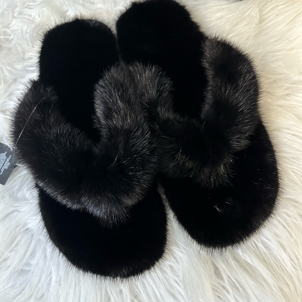 SAINT LAURENT
Bleach Flat Sandals - Picture 2 of 6